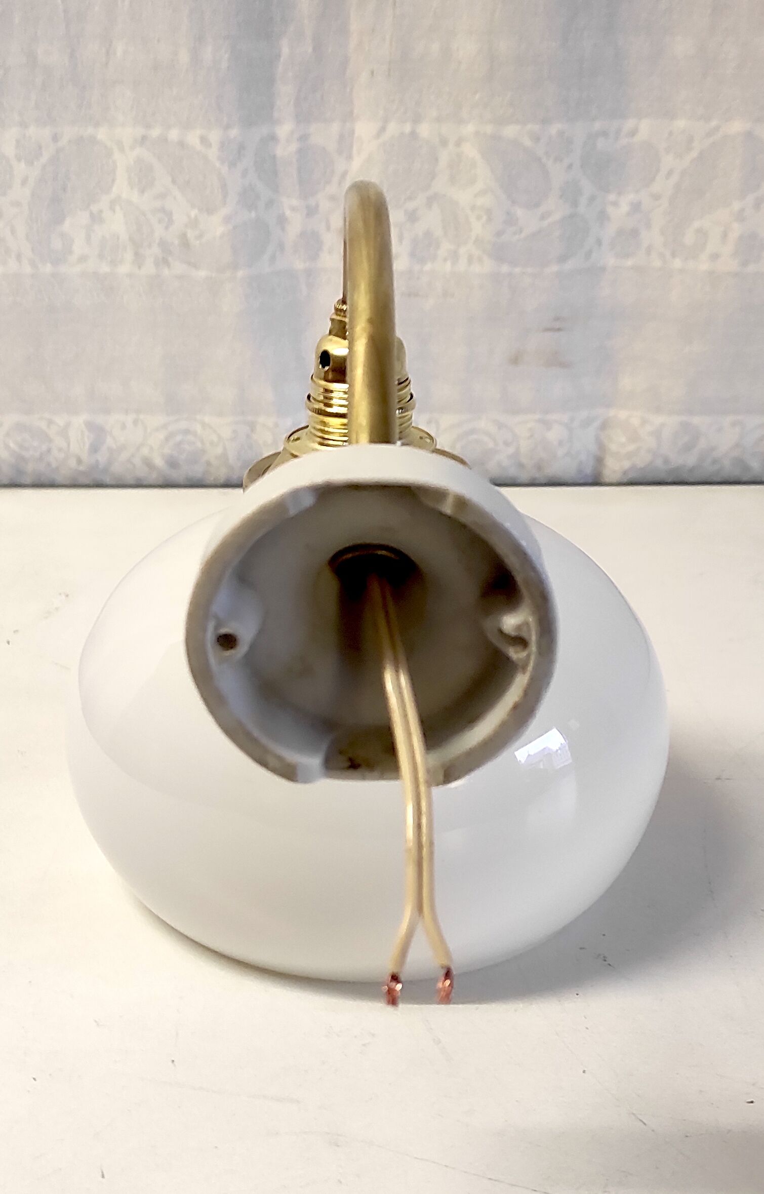 Brass and opaline gooseneck wall lamp – early twentieth century