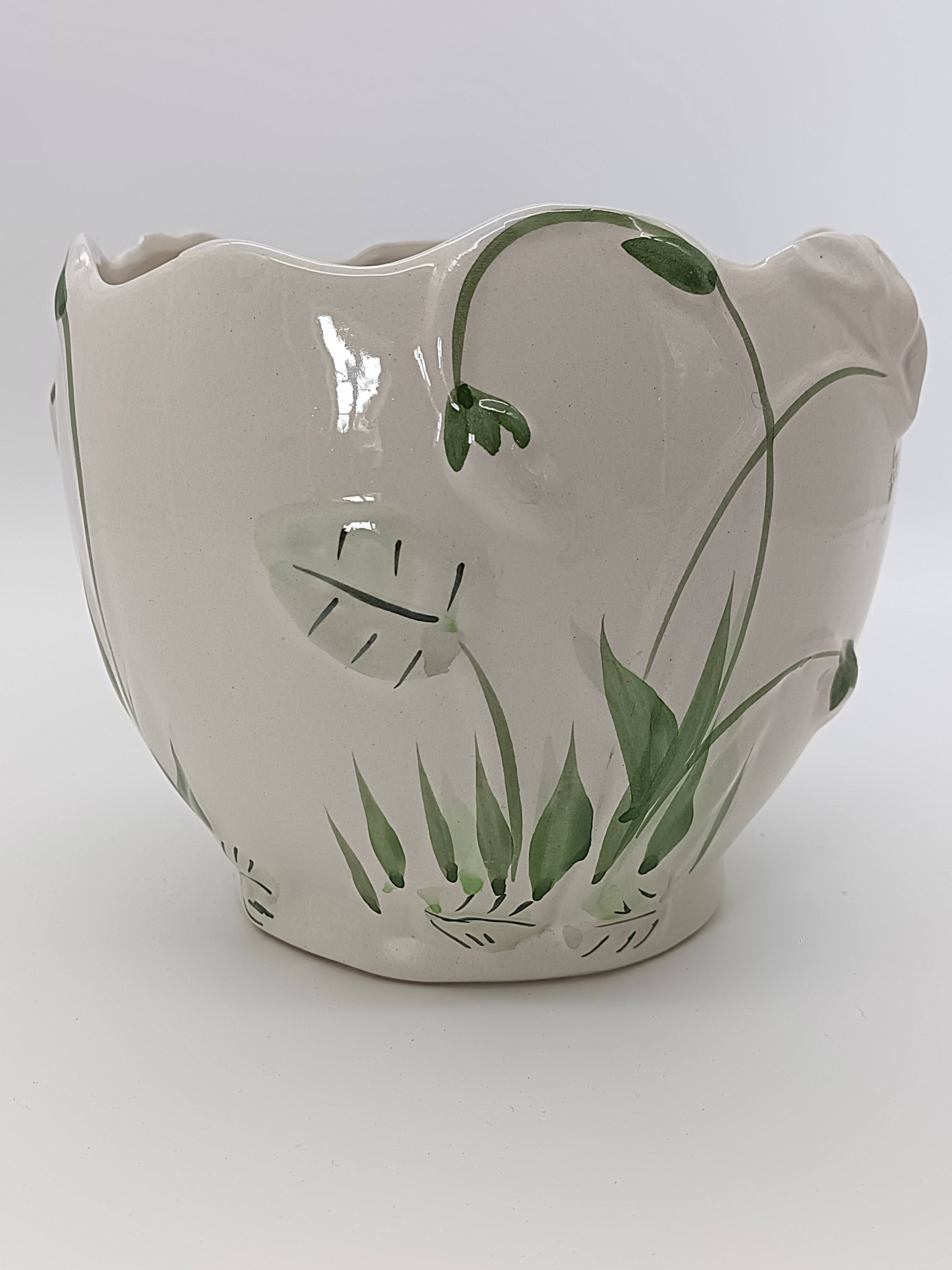 Vintage ceramic cache-pot with floral relief (Barbotine) – Ø 20 cm
