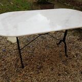Bistro table in marble and cast iron