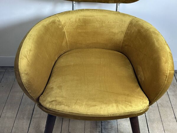Fauteuil en velours jaune moutarde années 2010
