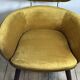 Fauteuil en velours jaune moutarde années 2010