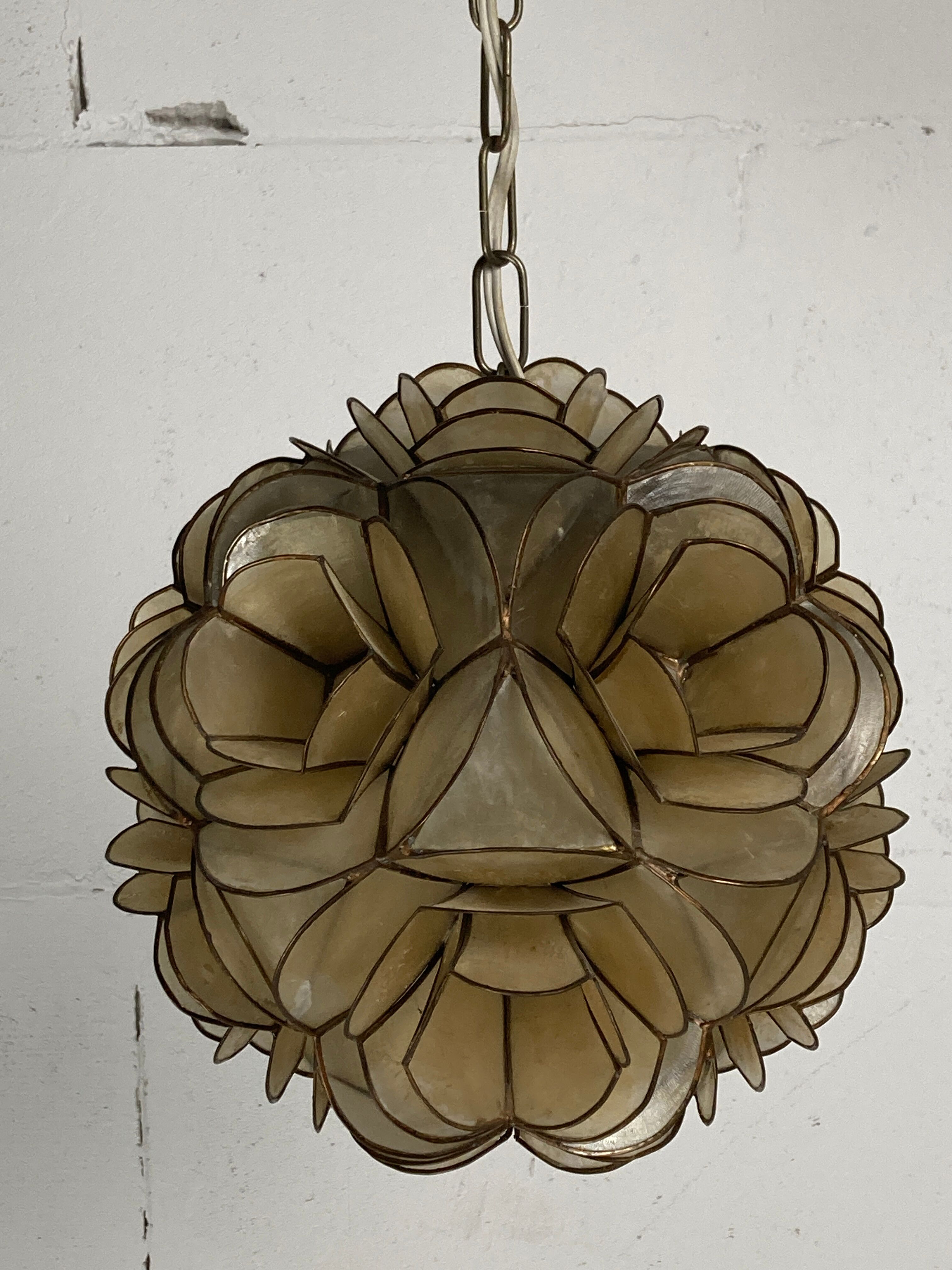 Suspension fleur Capiz « nacre », Allemagne 1960 par Rausch