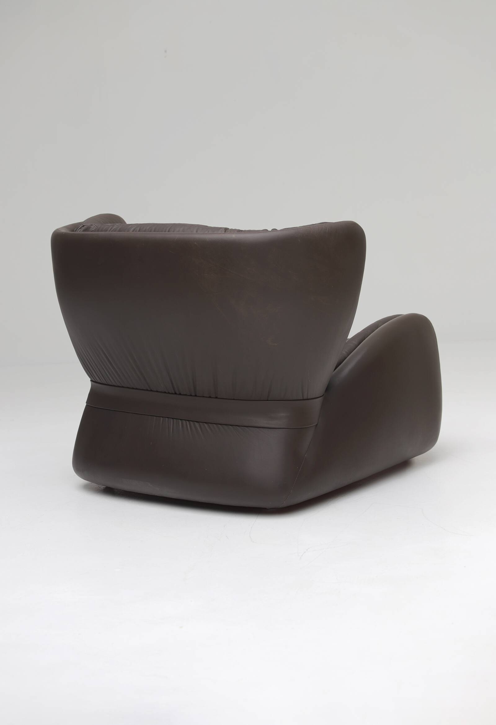 One-seat lounge sofa model pasha, manufactured in the 1970s by durlet, belgium.