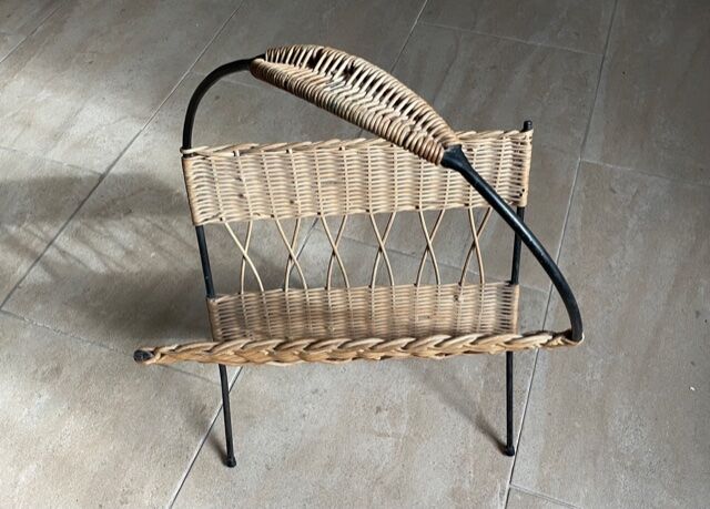 Porte revue rotin et fer 1950