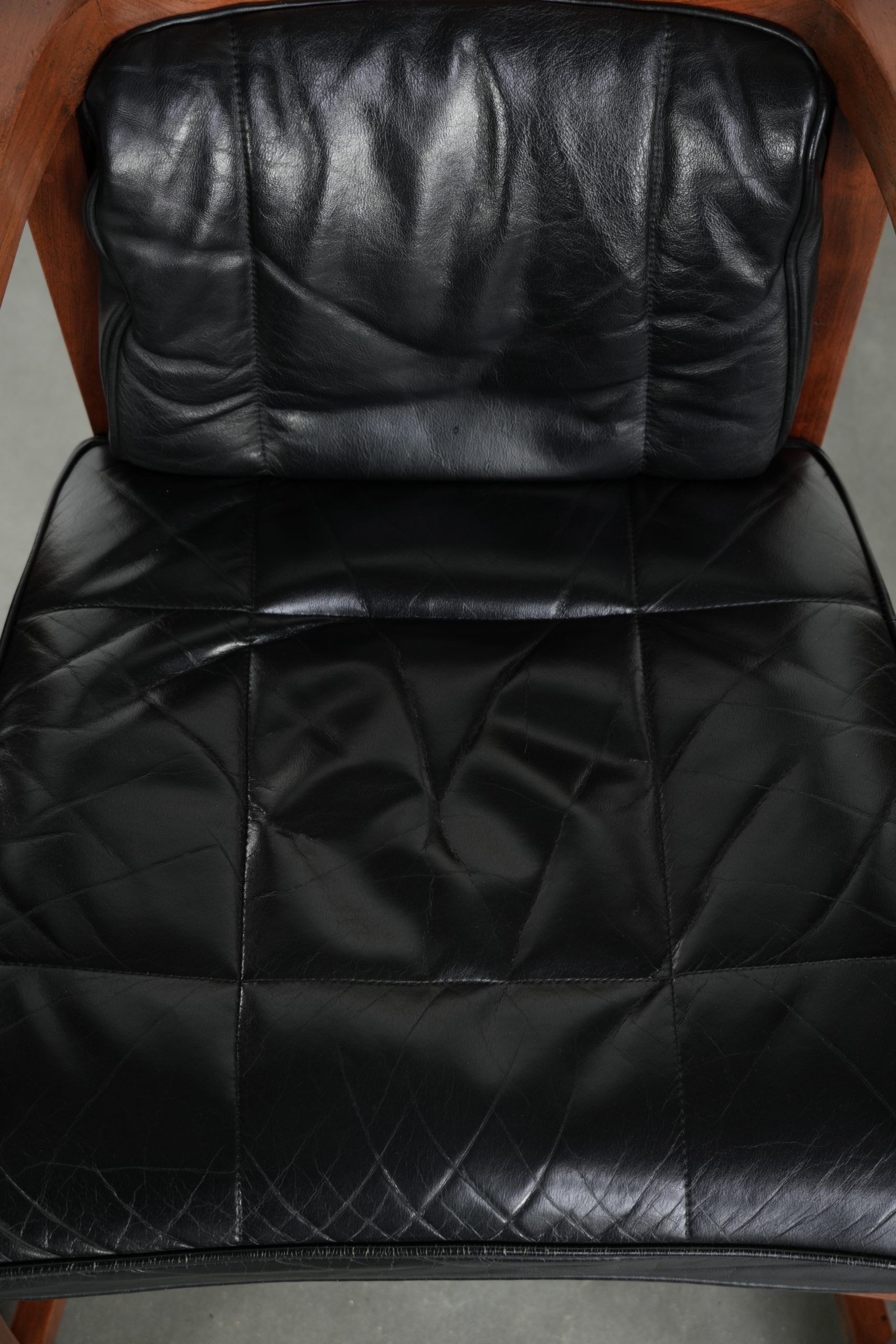 Black leather set of 4 Art Deco design dining chairs with armrests