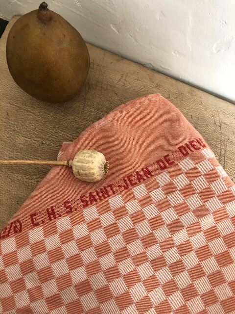 2 vintage pink towels