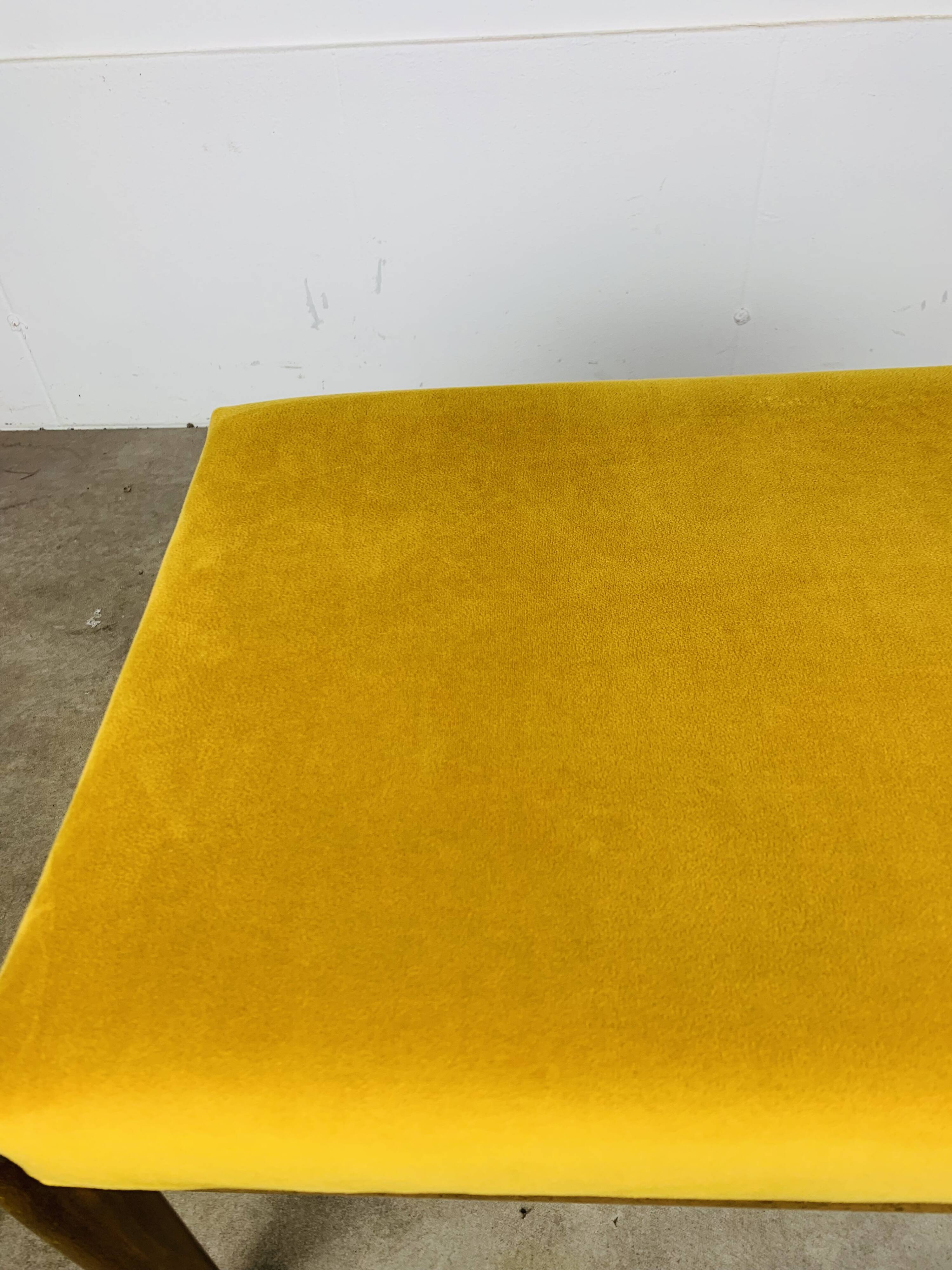 Tabouret scandinave en teck et velours jaune, années 60