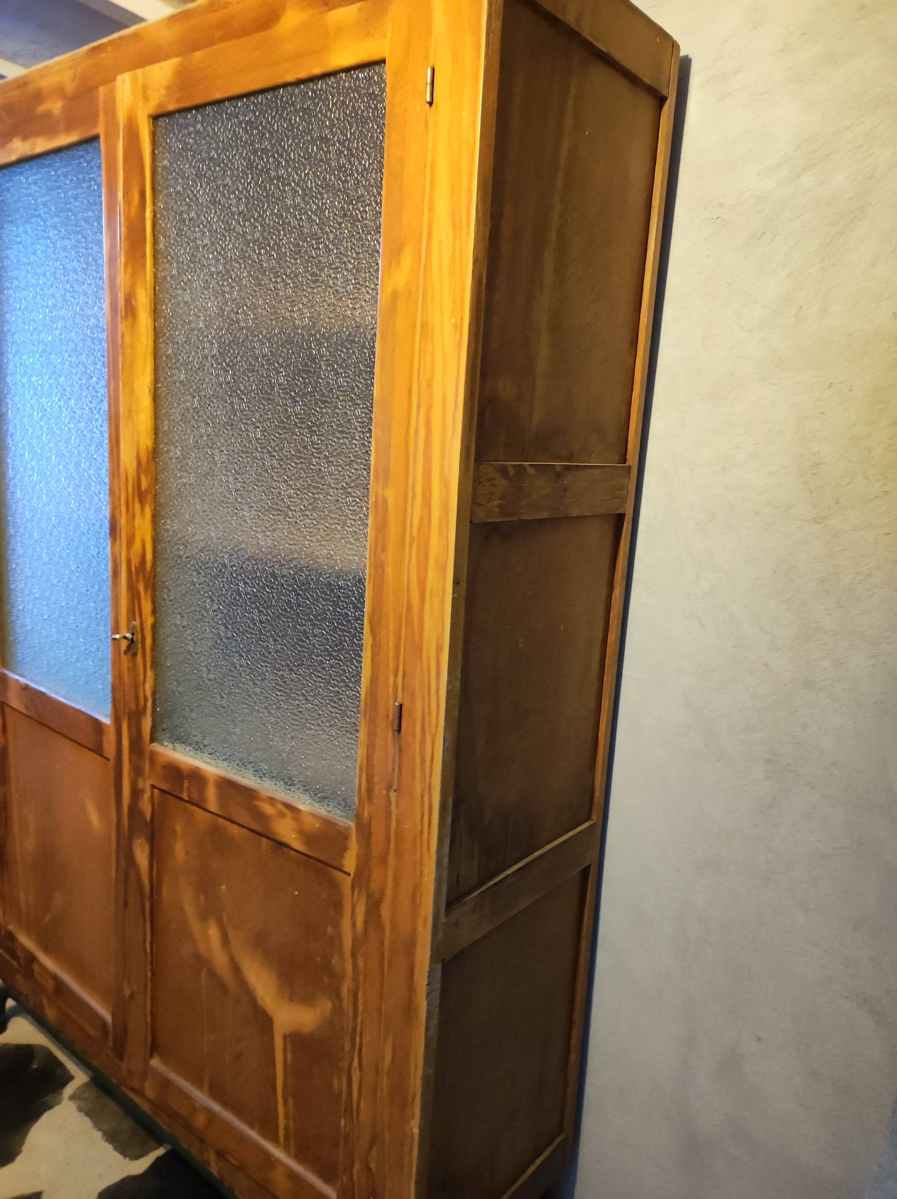 Armoire d'école vitrée, années 50