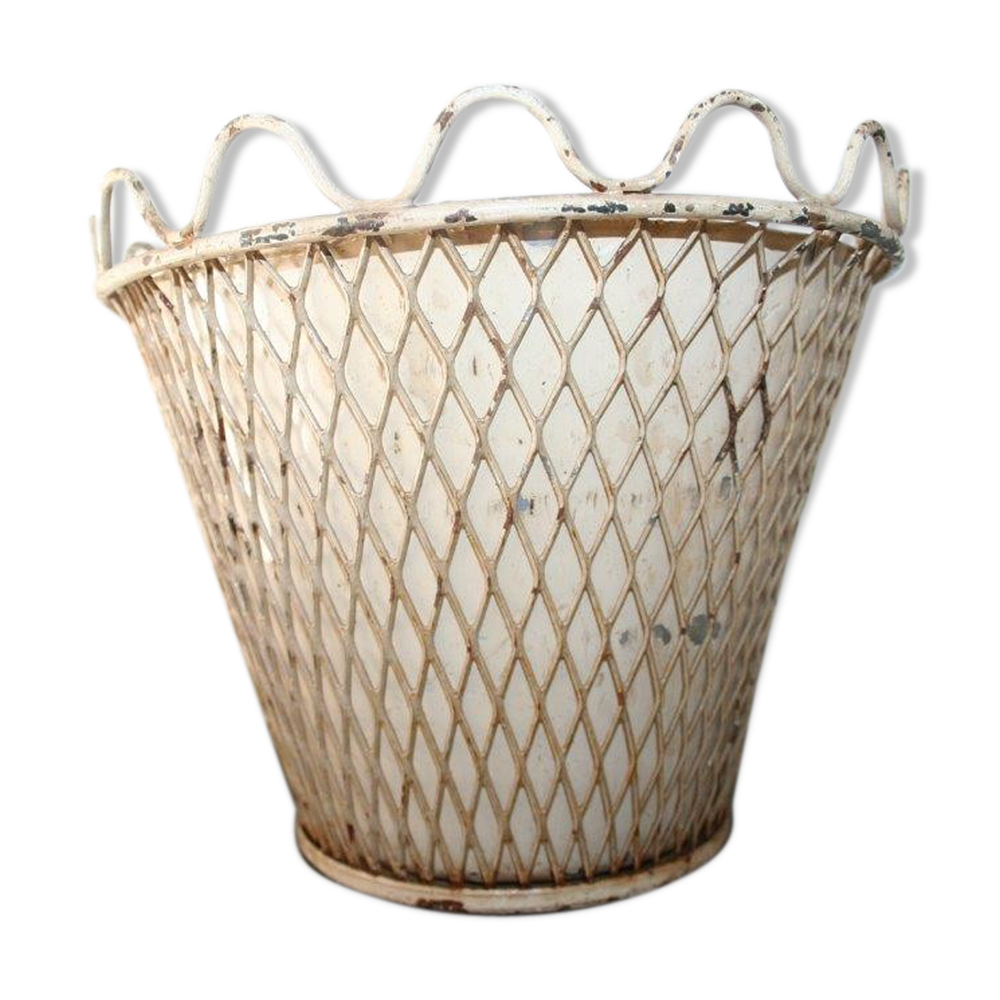 Braided metal planter