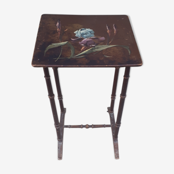 Flower-decorated lay wooden side table