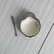 Antique shell-shaped presentation butter dish