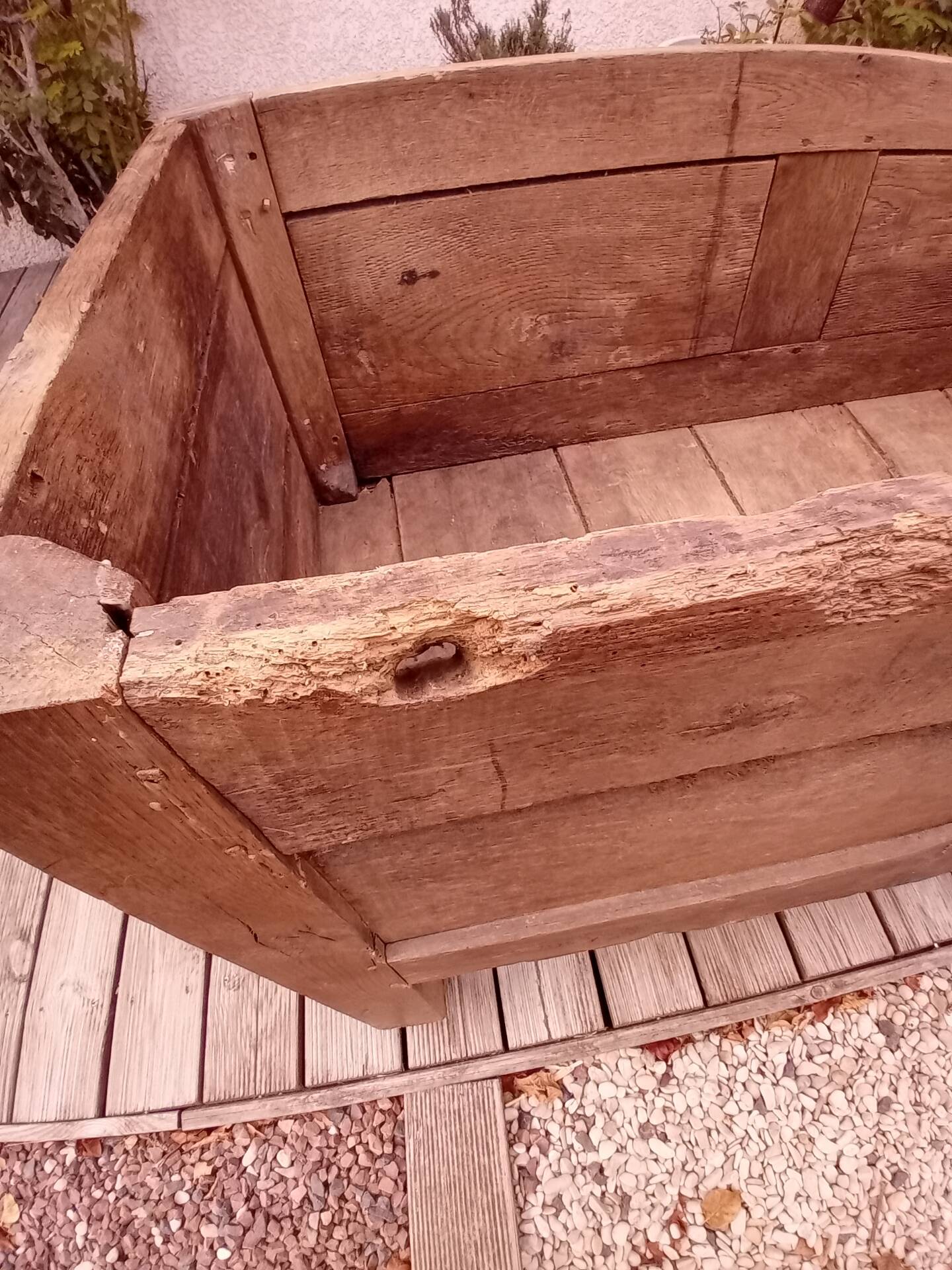 Wooden chest (Maie)