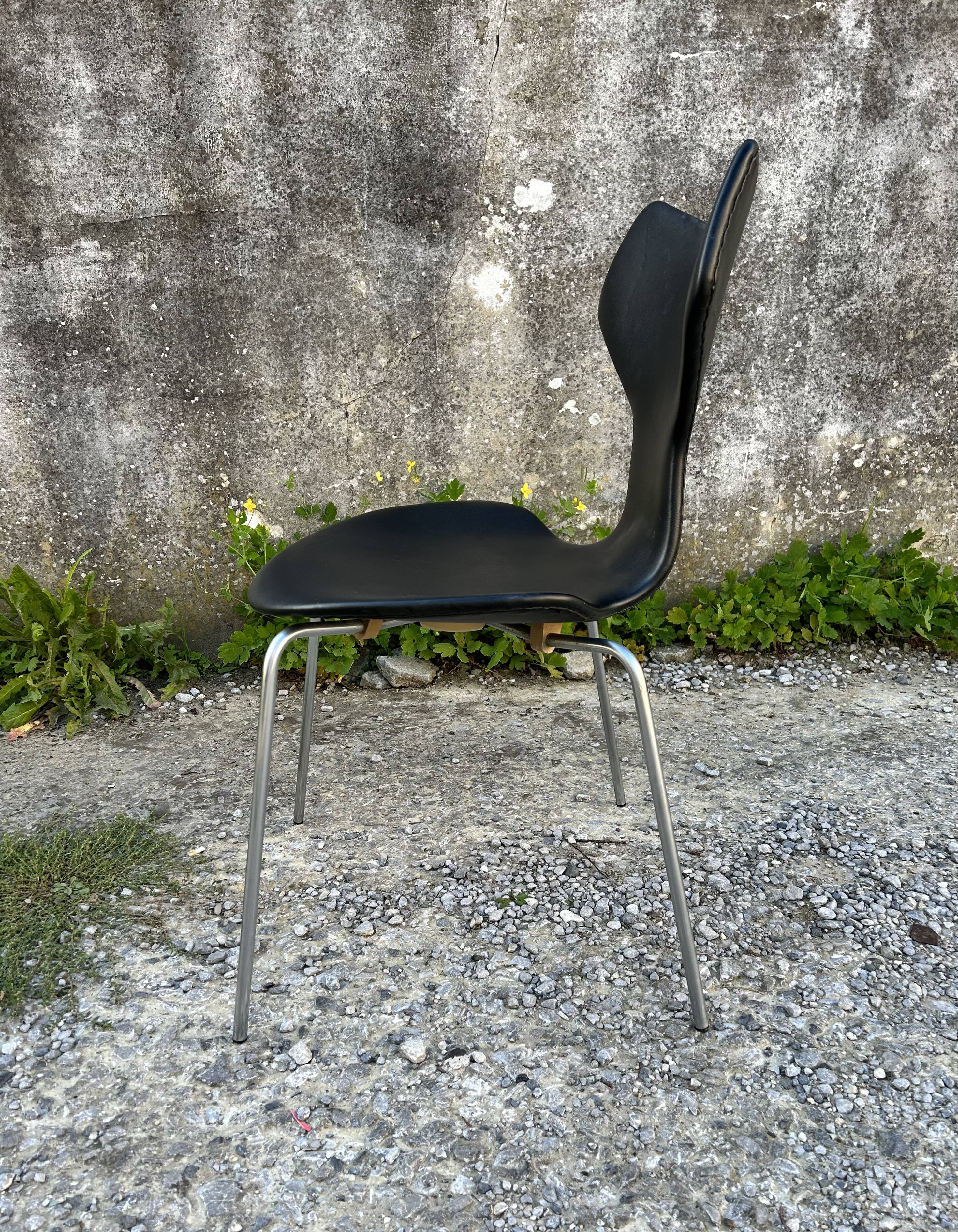 "Grand Prix" chair by Arne Jacobsen for Fritz Hansen, 1960