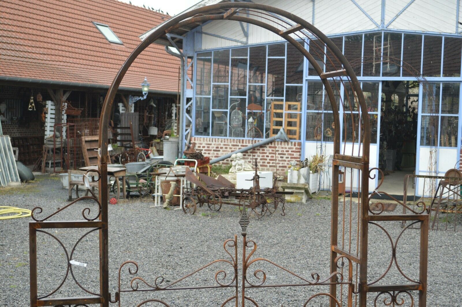 Arche de jardin avec portillon en fer forgé