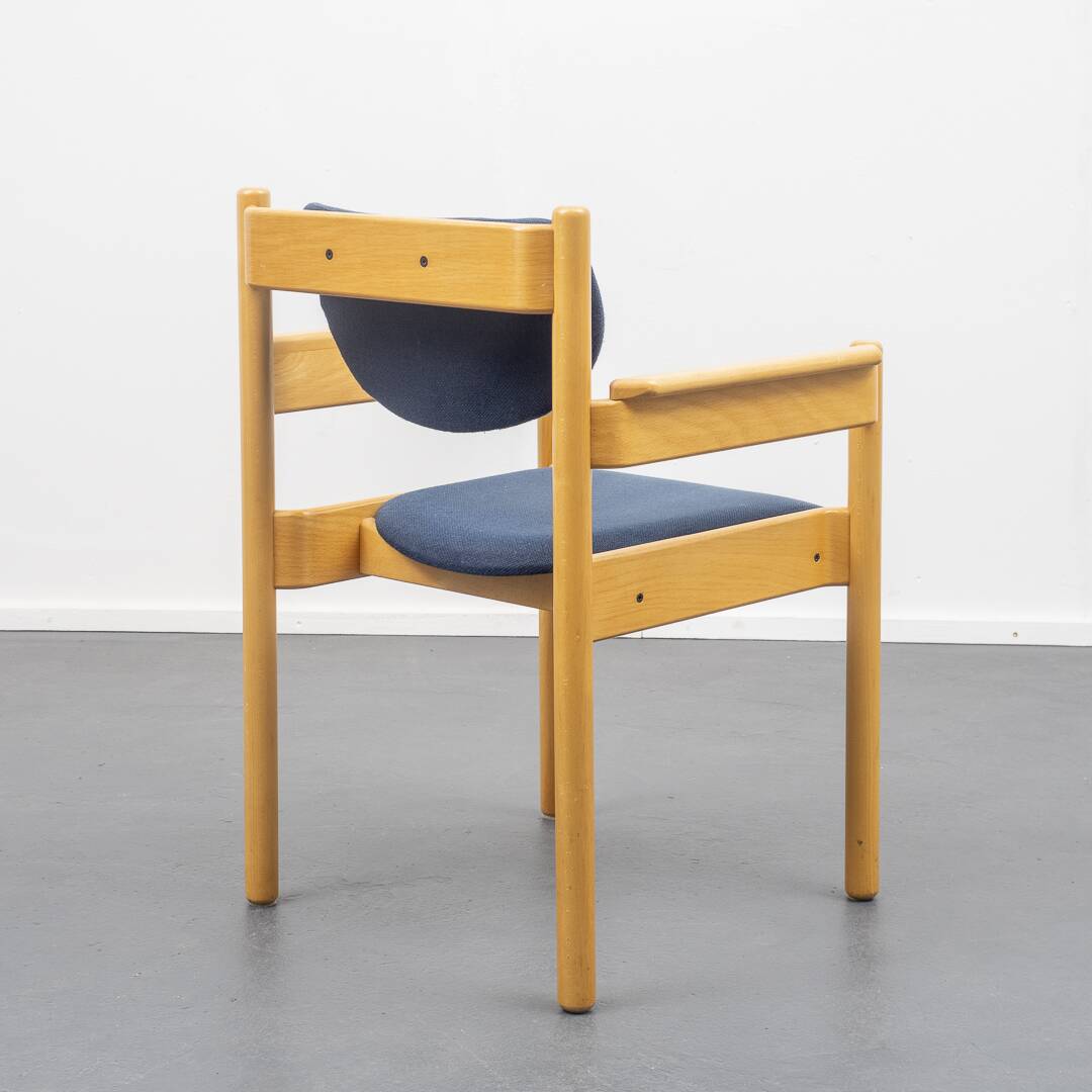 Une chaise avec accoudoirs Wilde & Spieth, bois massif année 80, 4 chaises disponibles