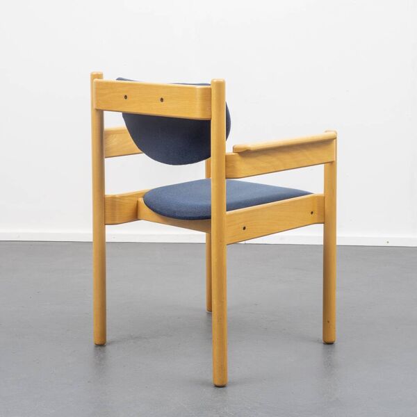 Une chaise avec accoudoirs Wilde & Spieth, bois massif année 80, 4 chaises disponibles