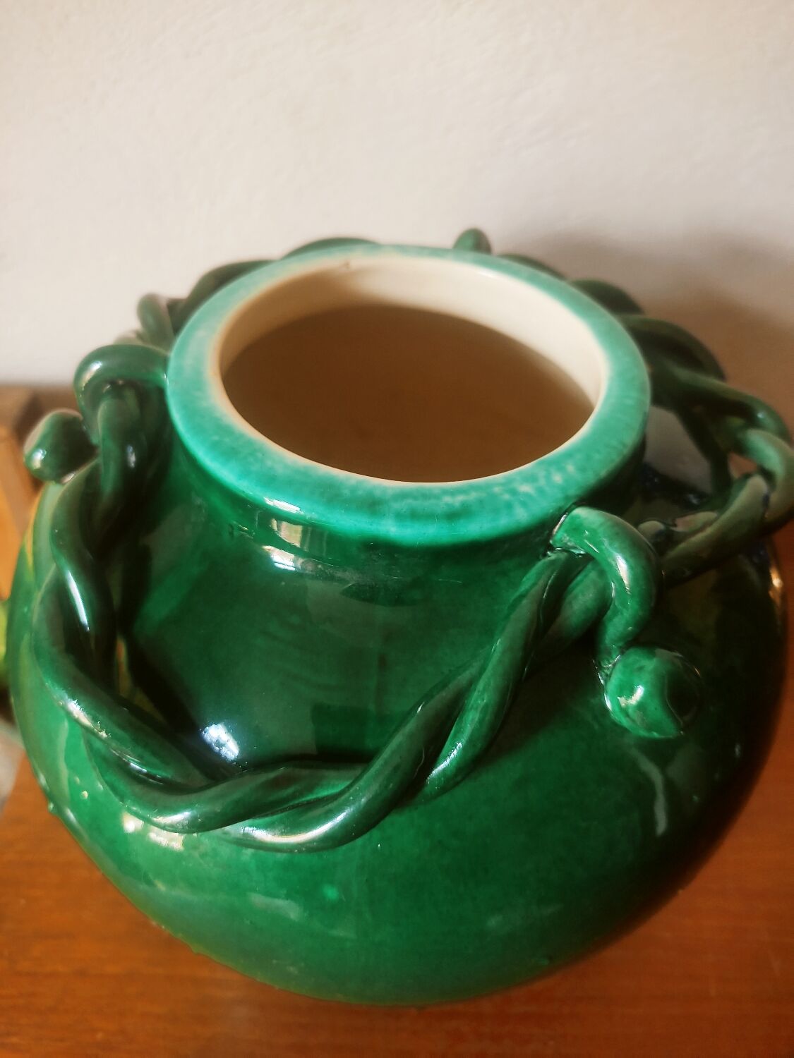 Ball vase with green ceramic string decoration