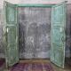 Porte indienne avec cadre, décor motifs floraux peints à la main