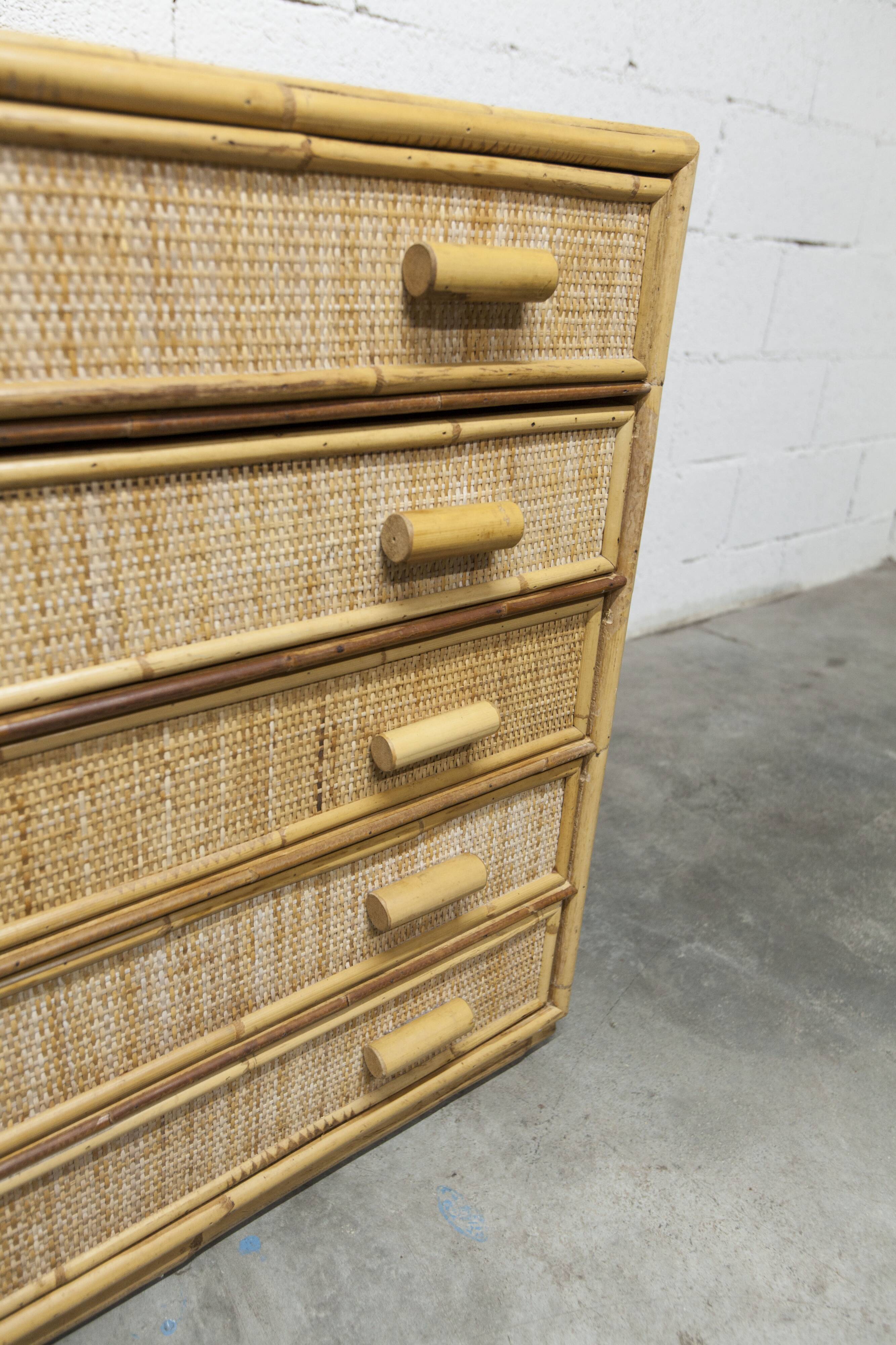 Rattan chest of drawers with 5 drawers from the 1970s.