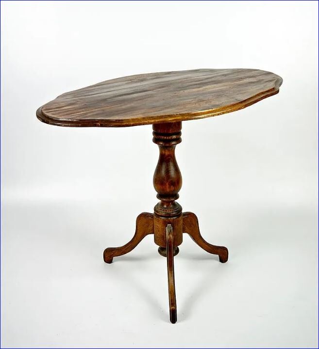 Tripod pedestal table