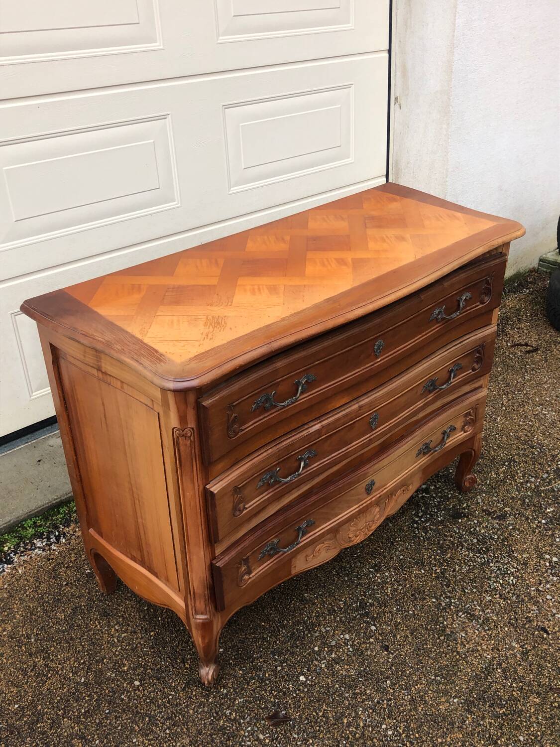 Commode noyer 3 tiroirs et laiton de style