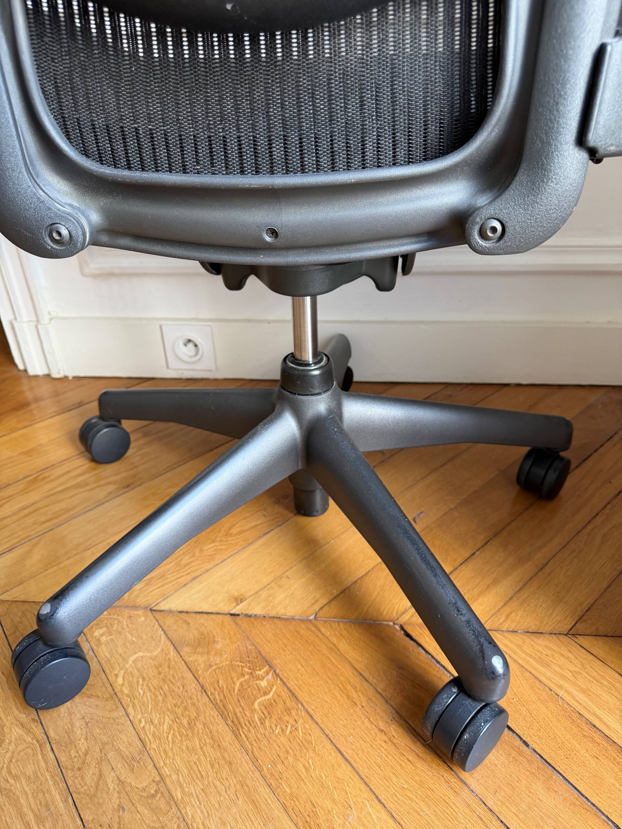 Herman Miller Aeron office chair (Remastered)