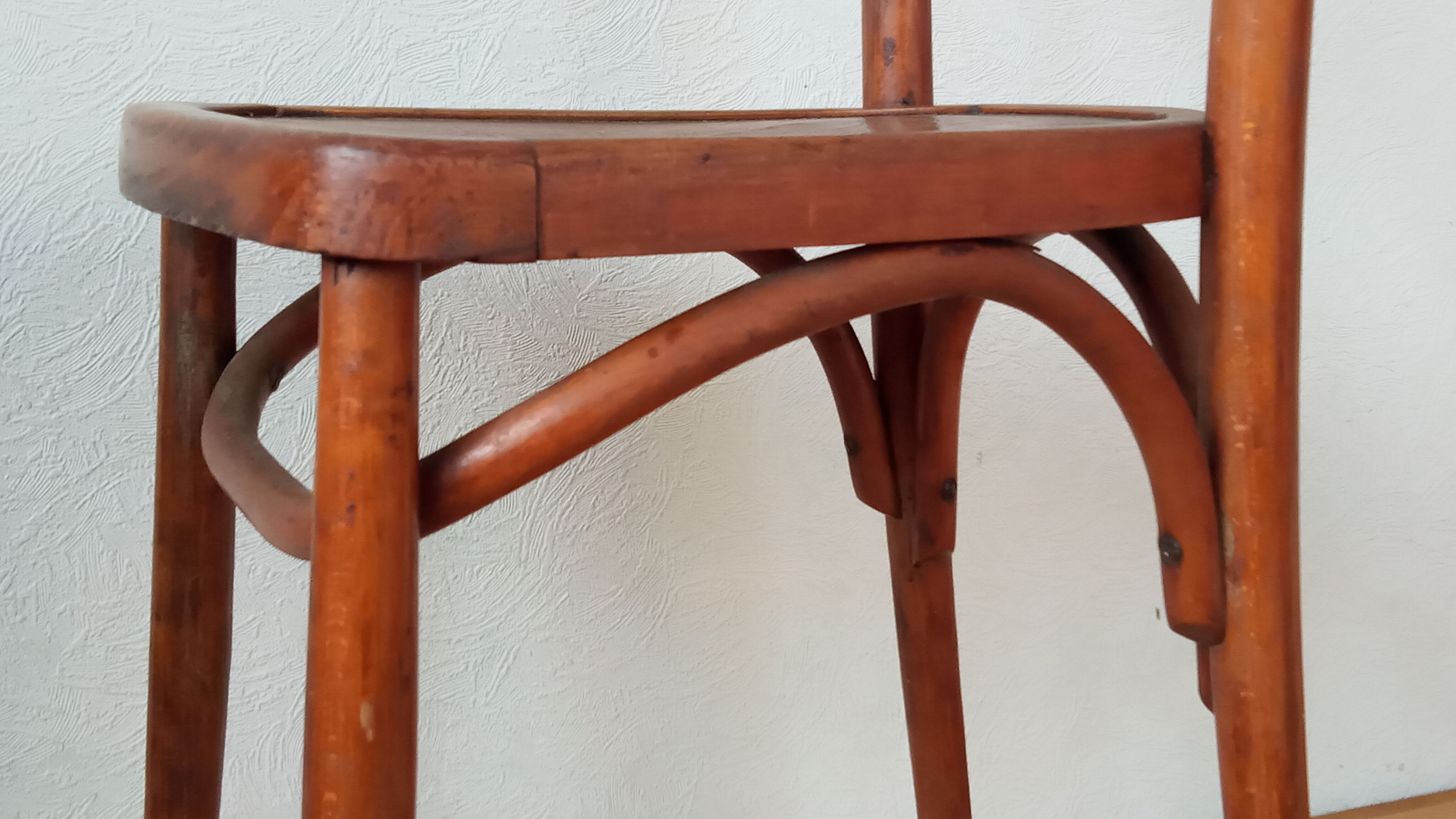 Art-nouveau bistro chair in bentwood
