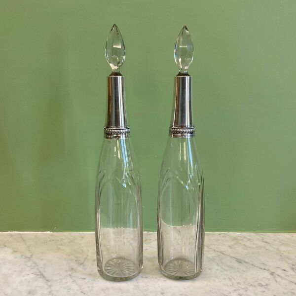 Belle paire de carafes vers 1910 en cristal et argent massif