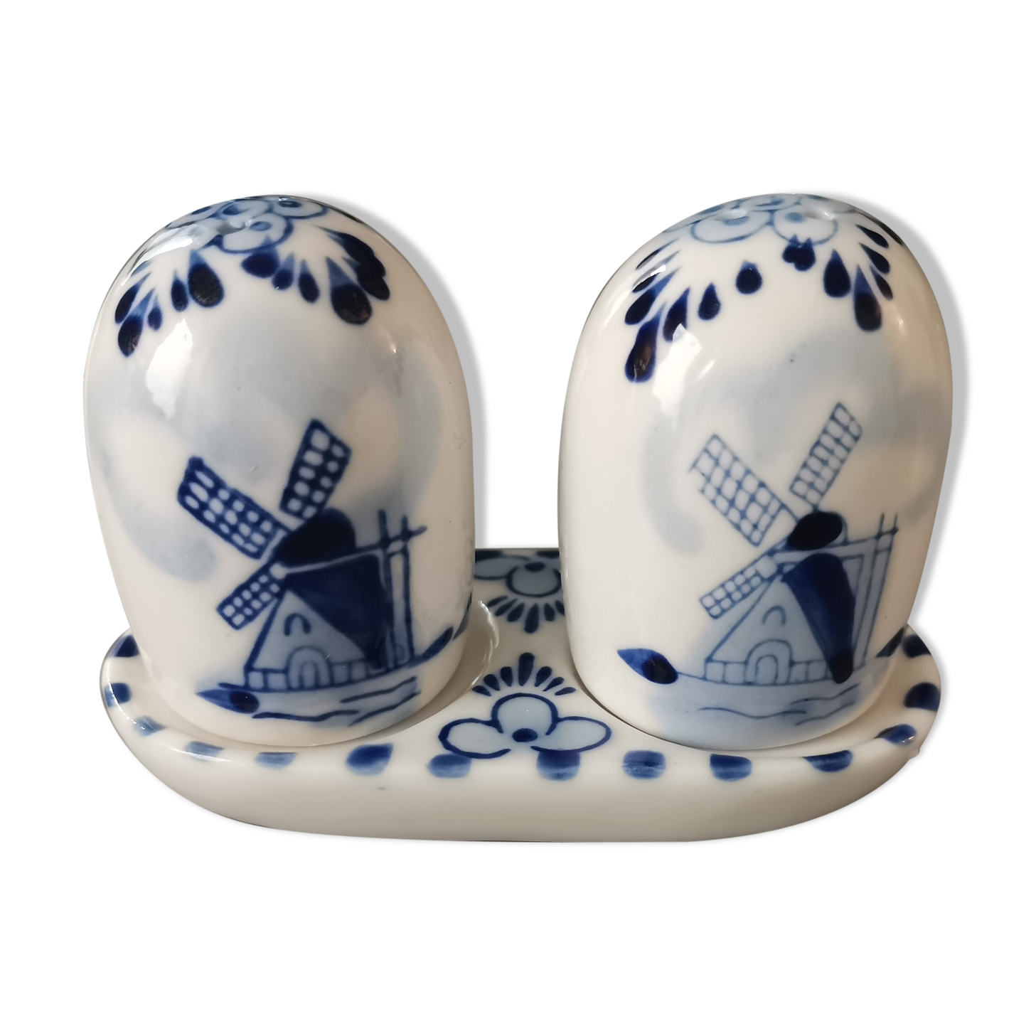 Salt, pepper and support