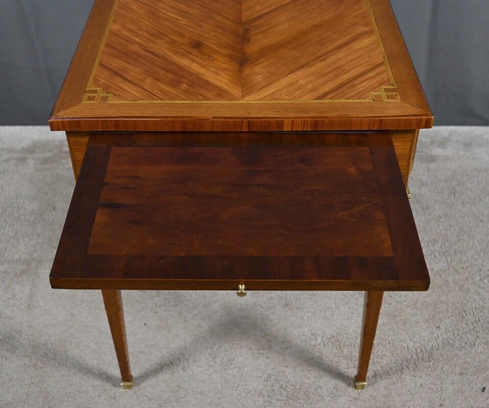 Small desk table in rosewood and rosewood marquetry, Louis XVI style – early 20th century.
