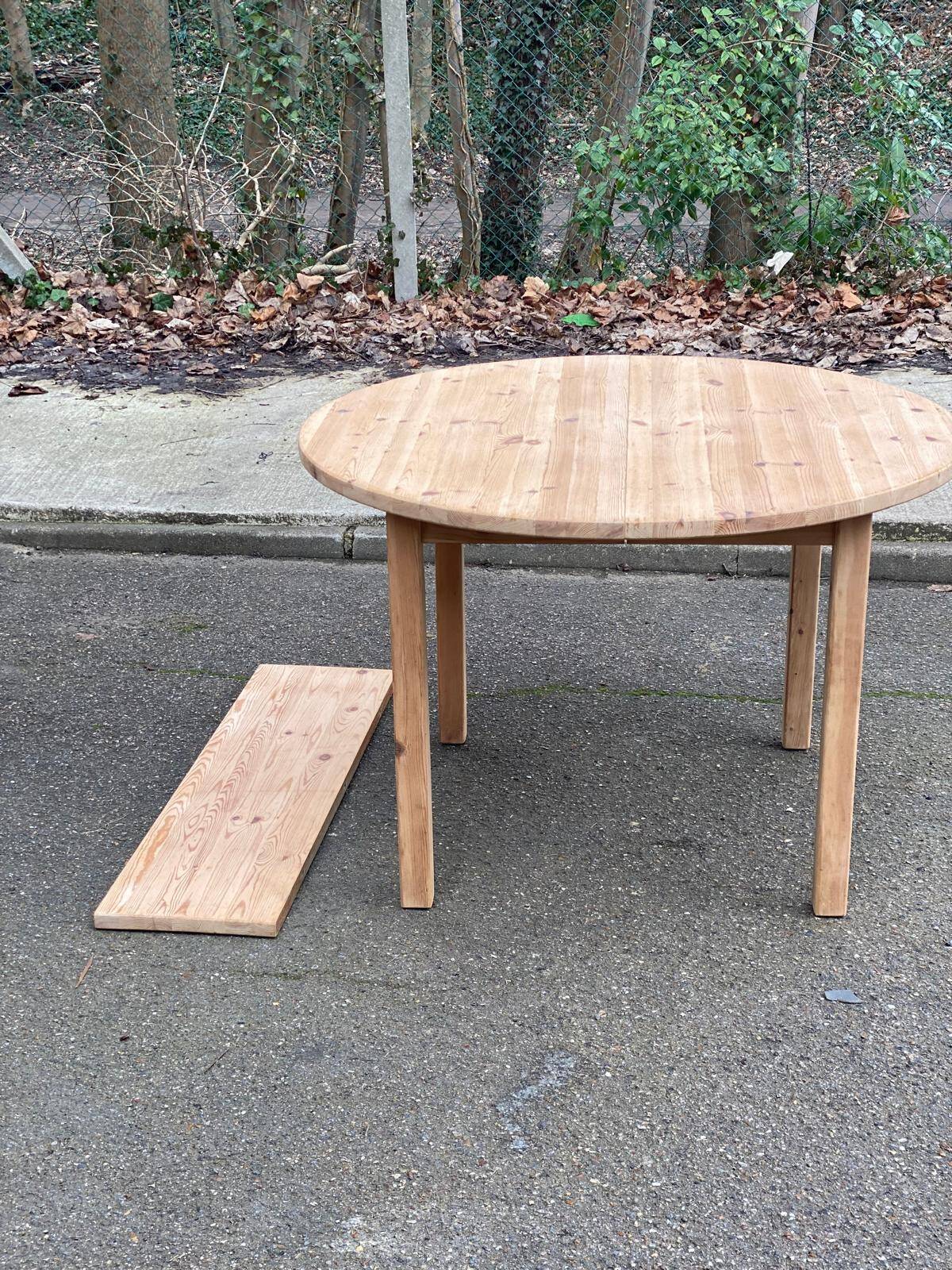 Renovated round Scandinavian dining table, extendable, made of solid wood, 110-140cm.