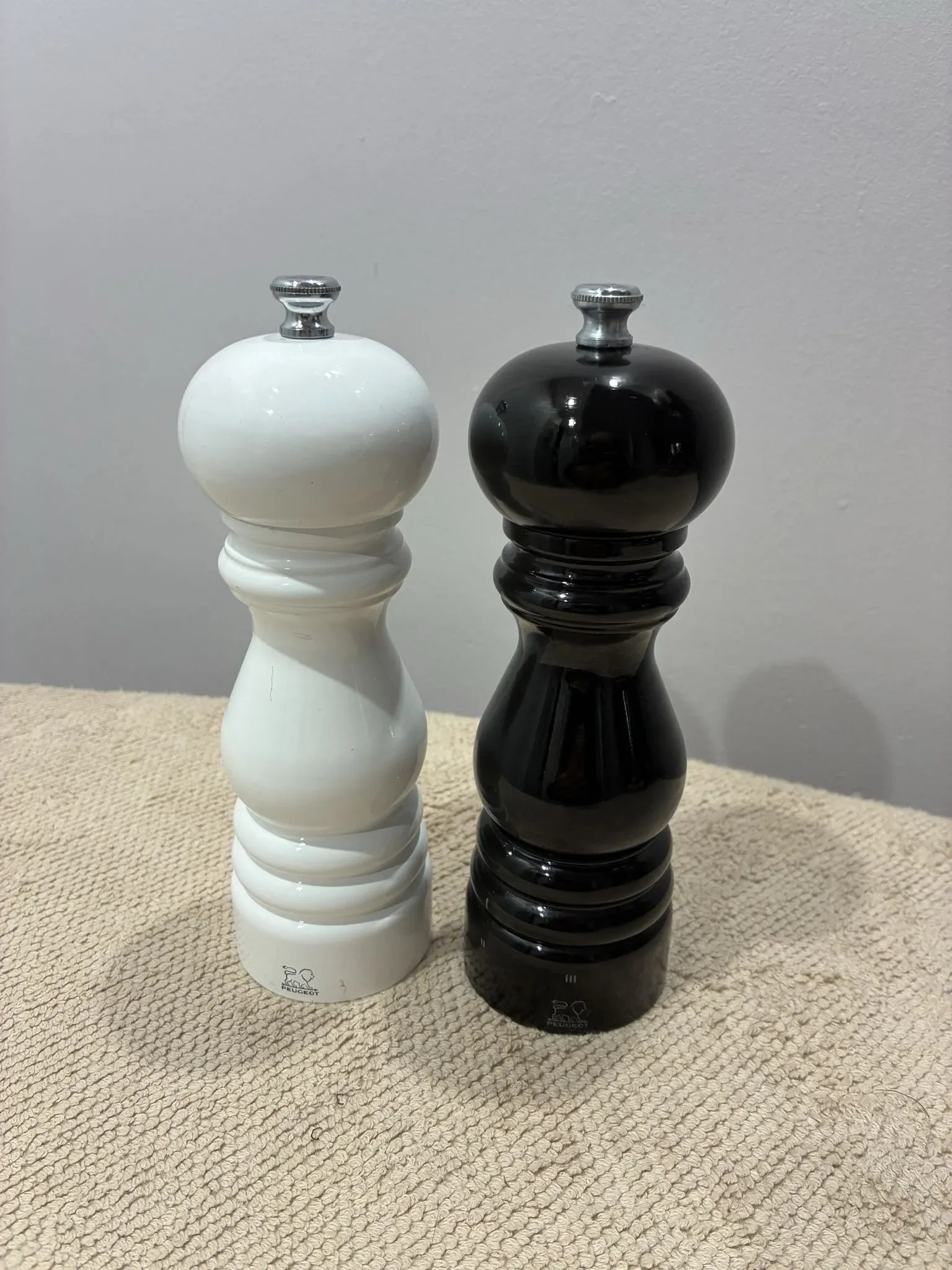 Peugeot Paris salt and pepper mills, white and black lacquer, unused