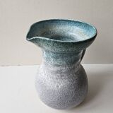 Pichet en céramique émaillée verte signé Accolay