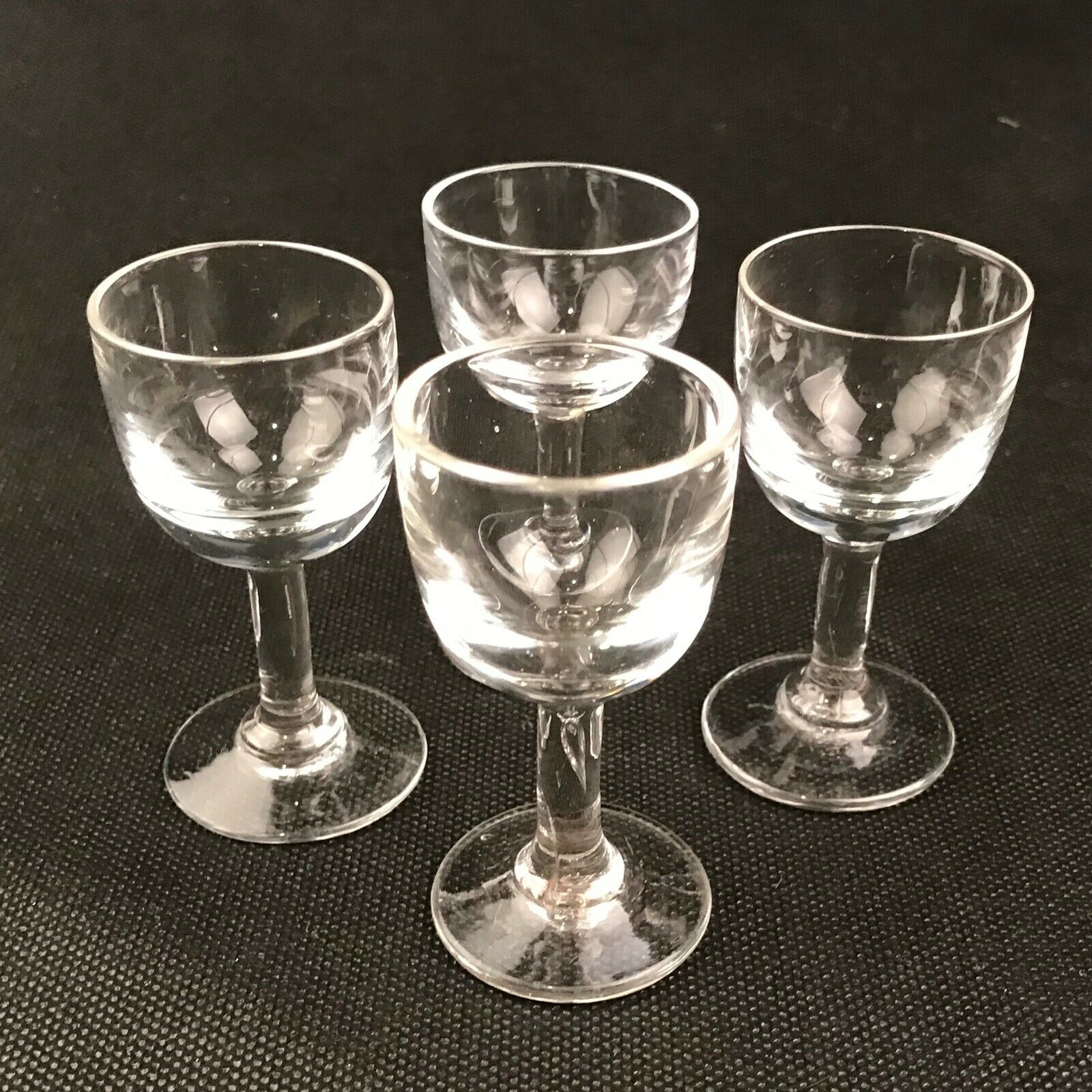 Set de 4 verres à liqueur anciens fait main