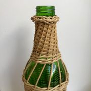 bouteille entourée de rotin années 70