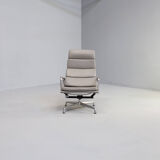 Charles and Ray Eames EA222 soft pad lounge fauteuil for Vitra