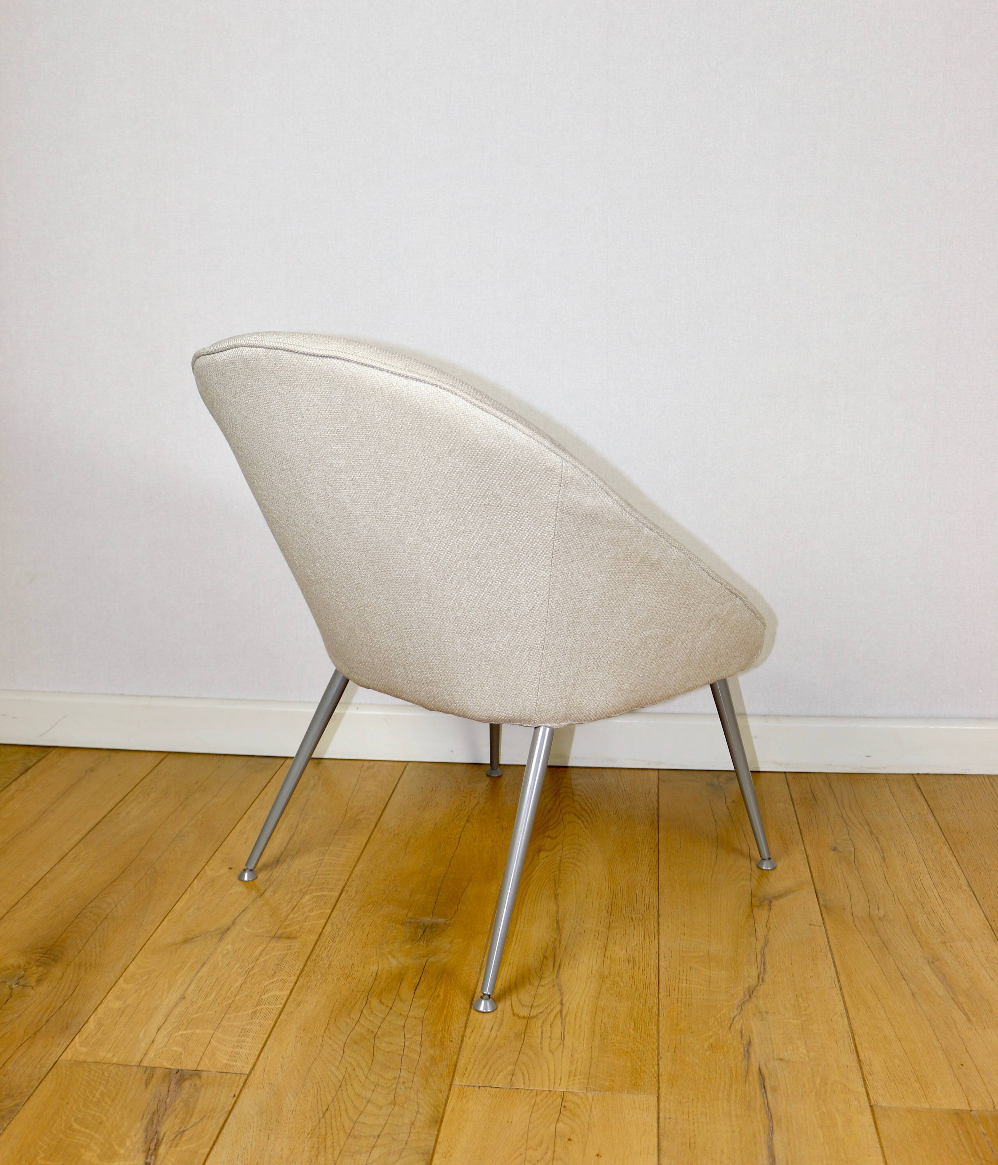 Beige ivory shell armchair from the 70s on grey metal legs - beautiful