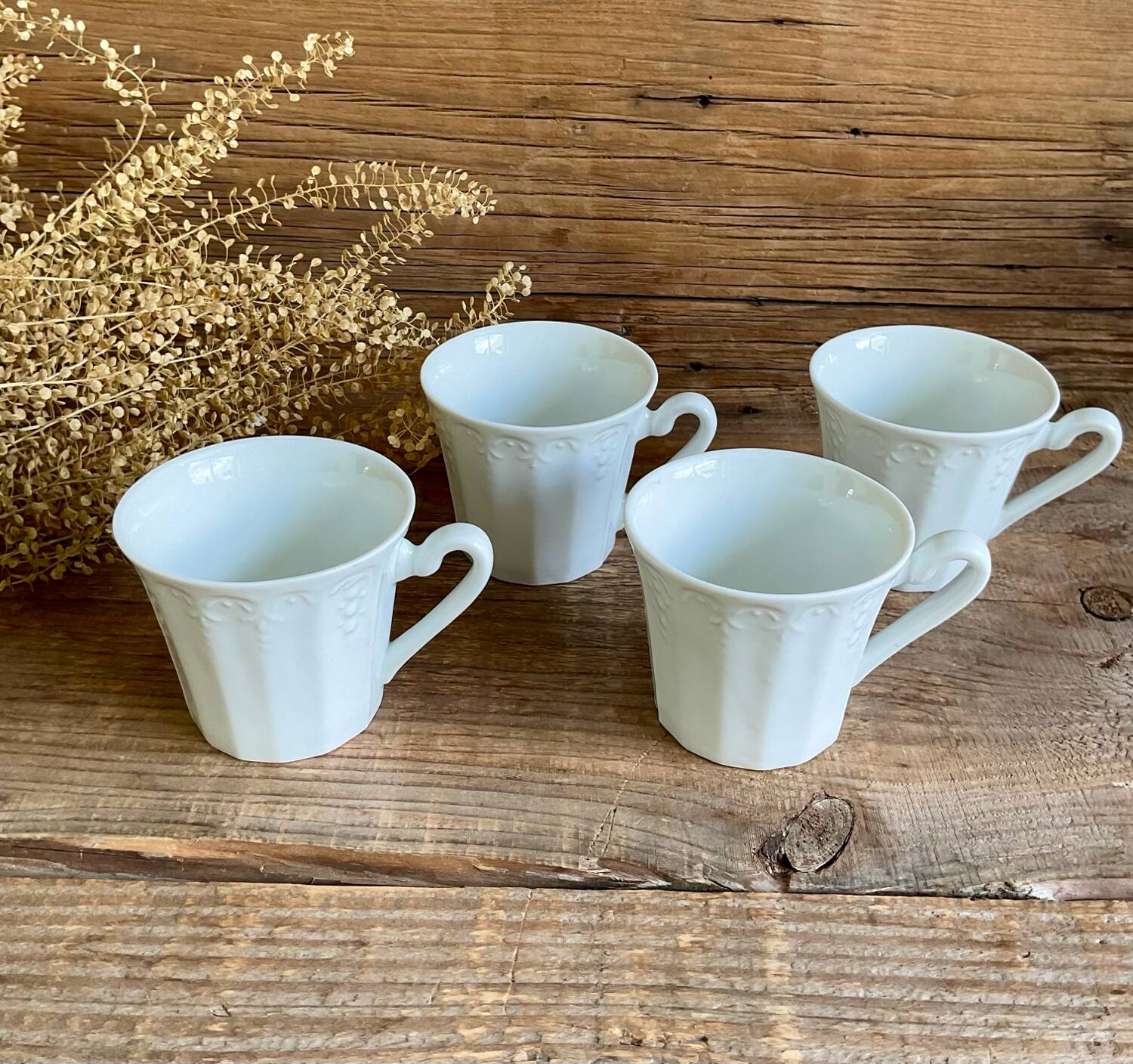 4 tasses vintage porcelaine blanche