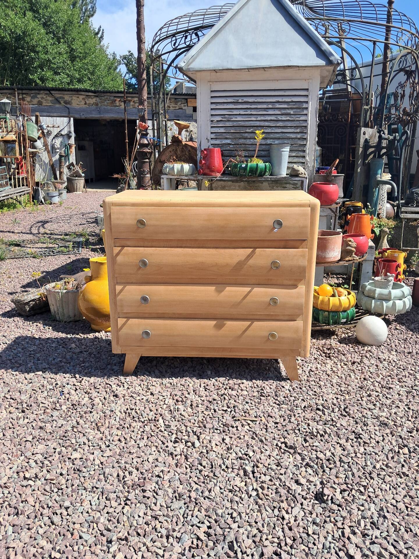 Chest of drawers