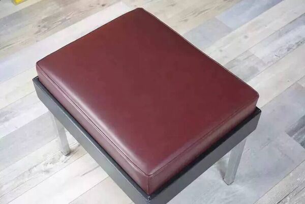 Tabouret des années 50 en simili cuir et chrome