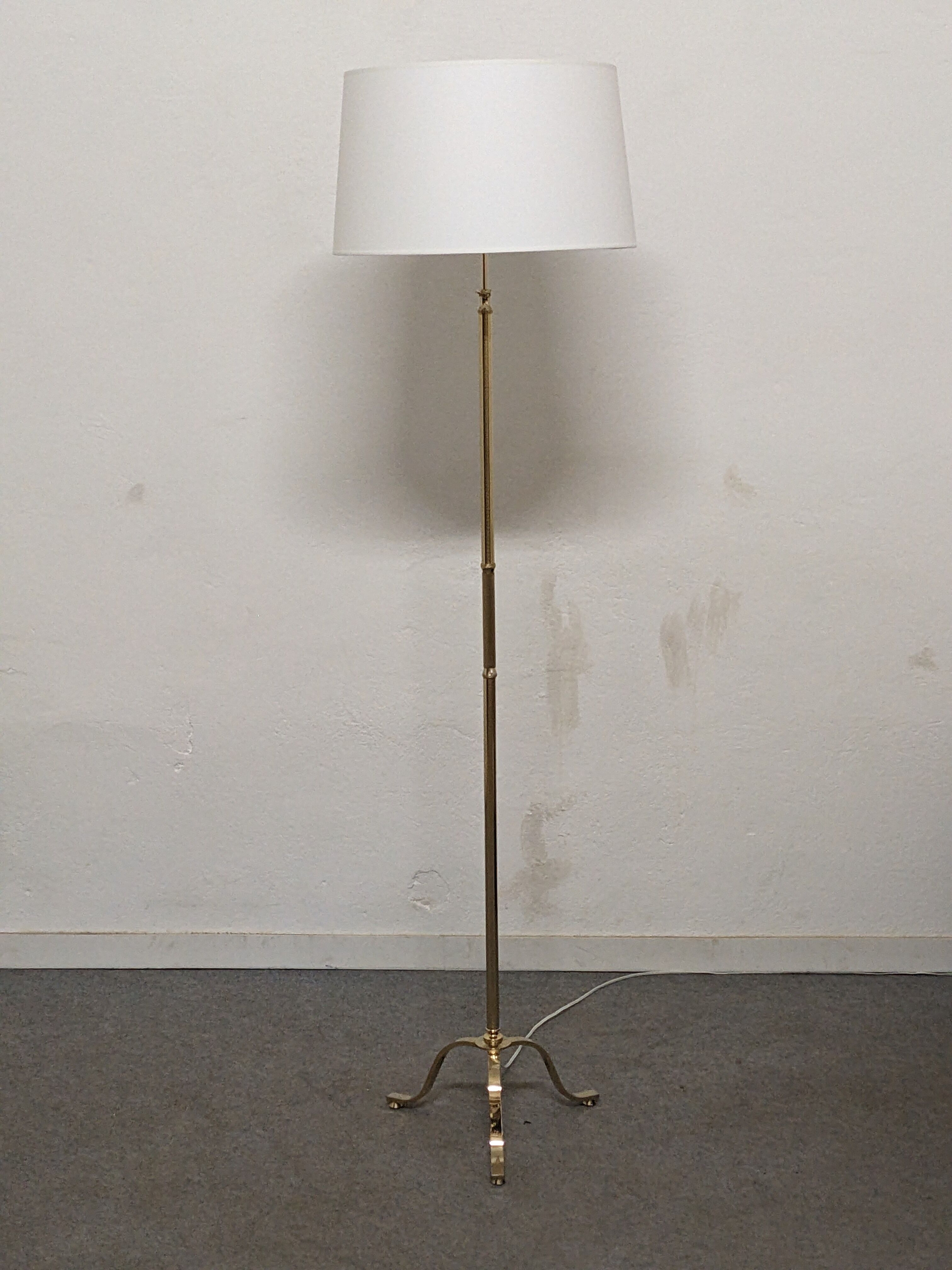 Brass tripod floor lamp from the 50s/60s