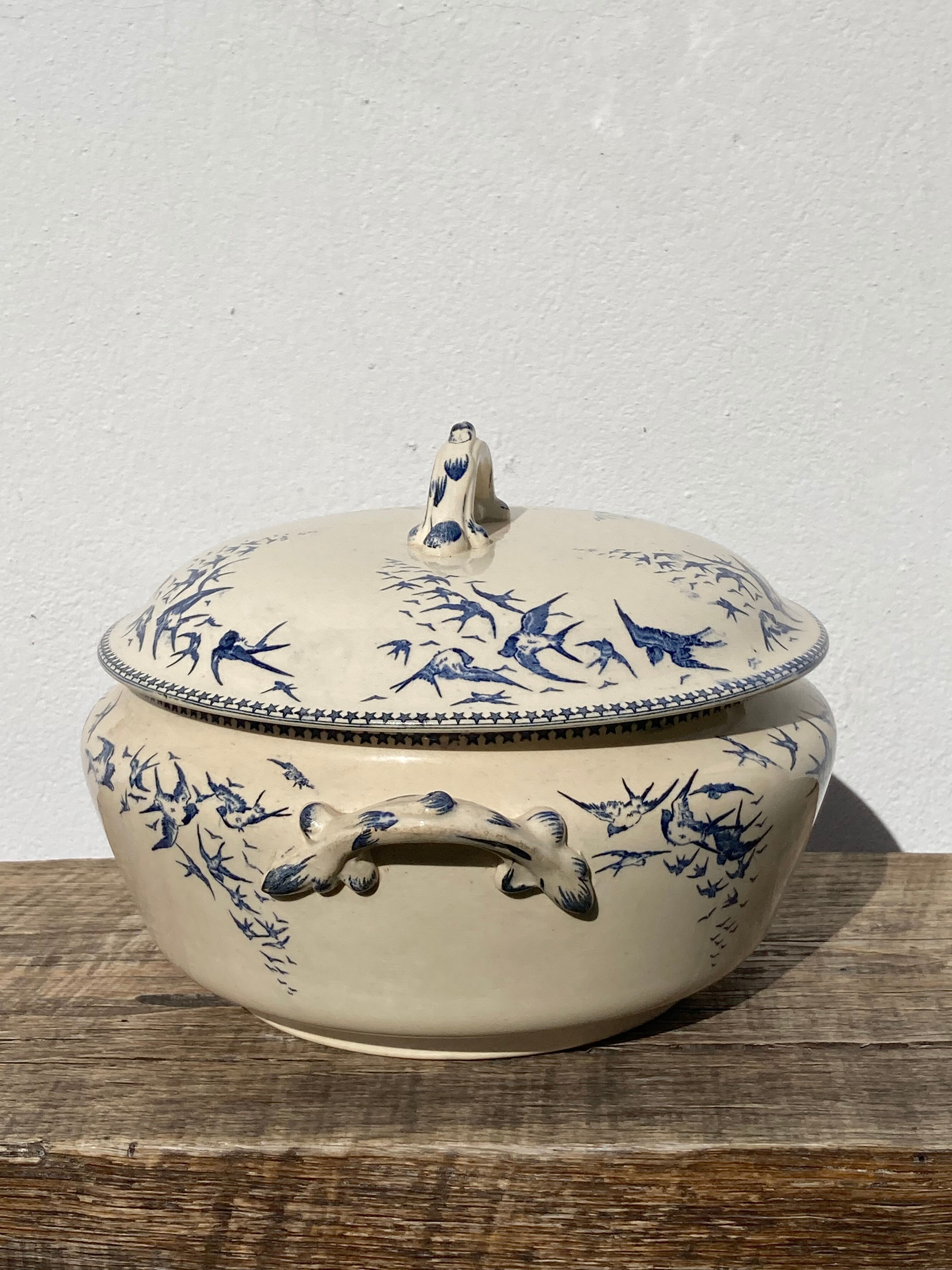 Iron earth tureen, Hirondelle model from the Lafitte factory in Bordeaux - old earthenware