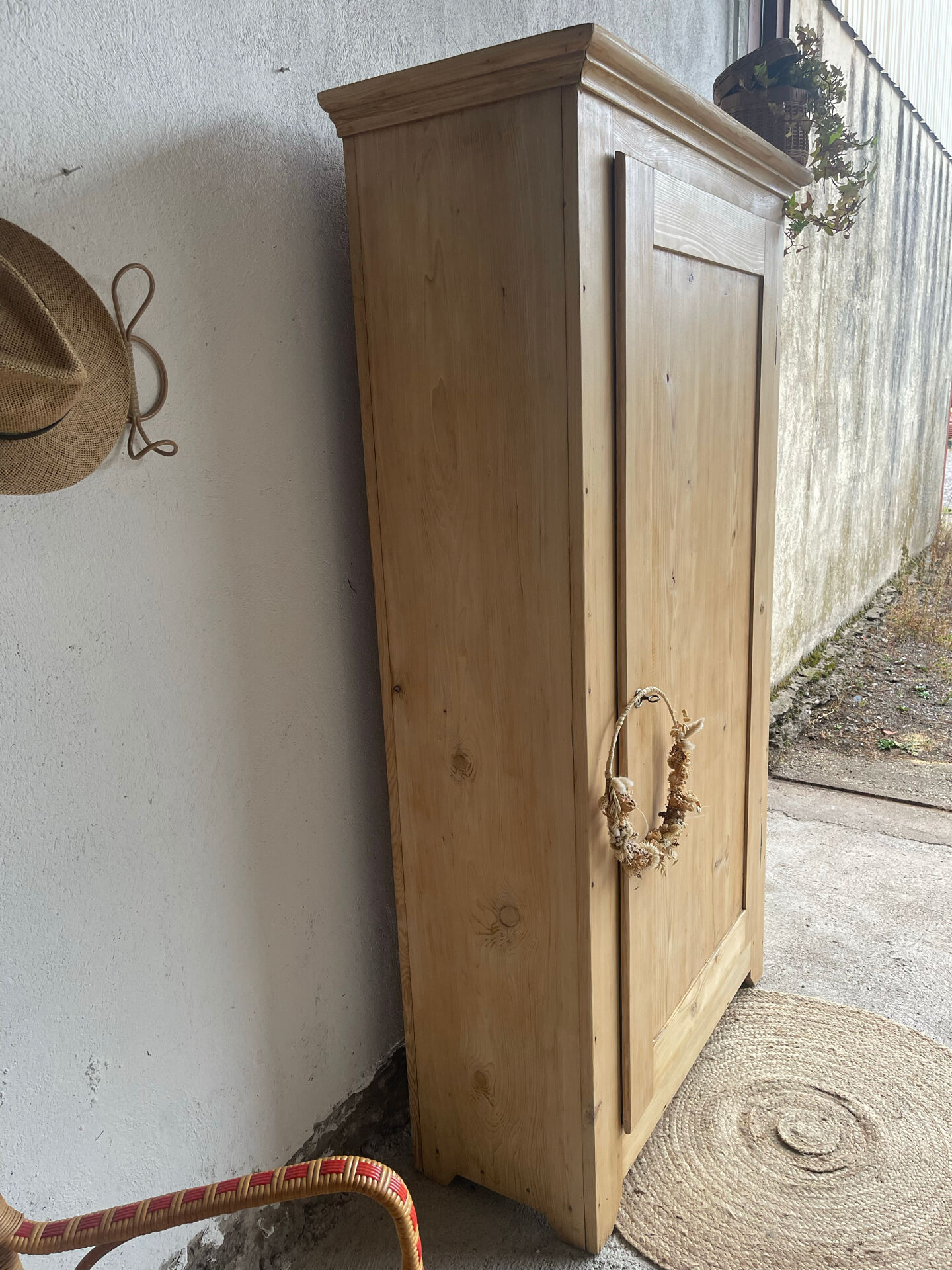 Hat cabinet
