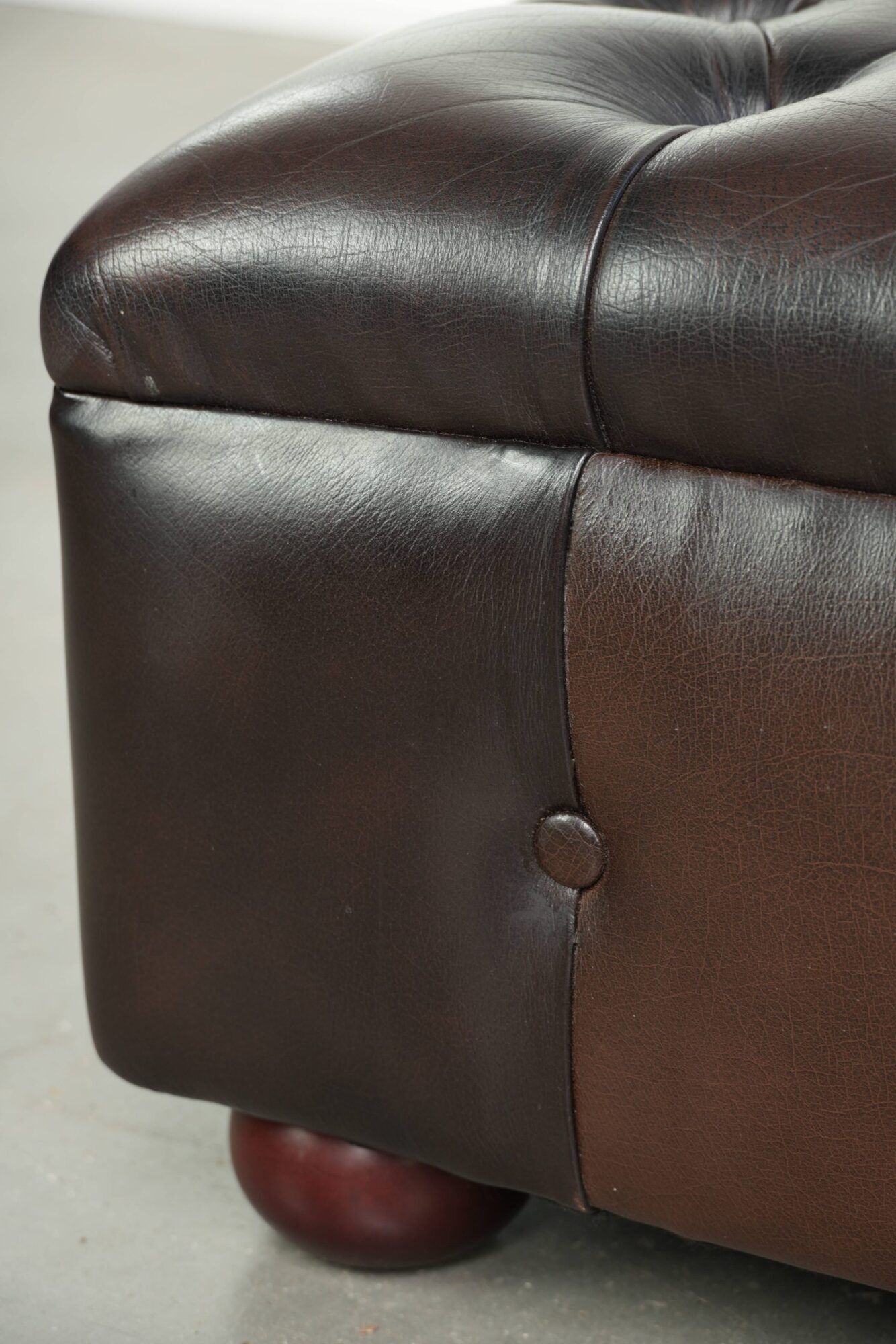Cowhide Chesterfield ottoman with beautiful colours in English style