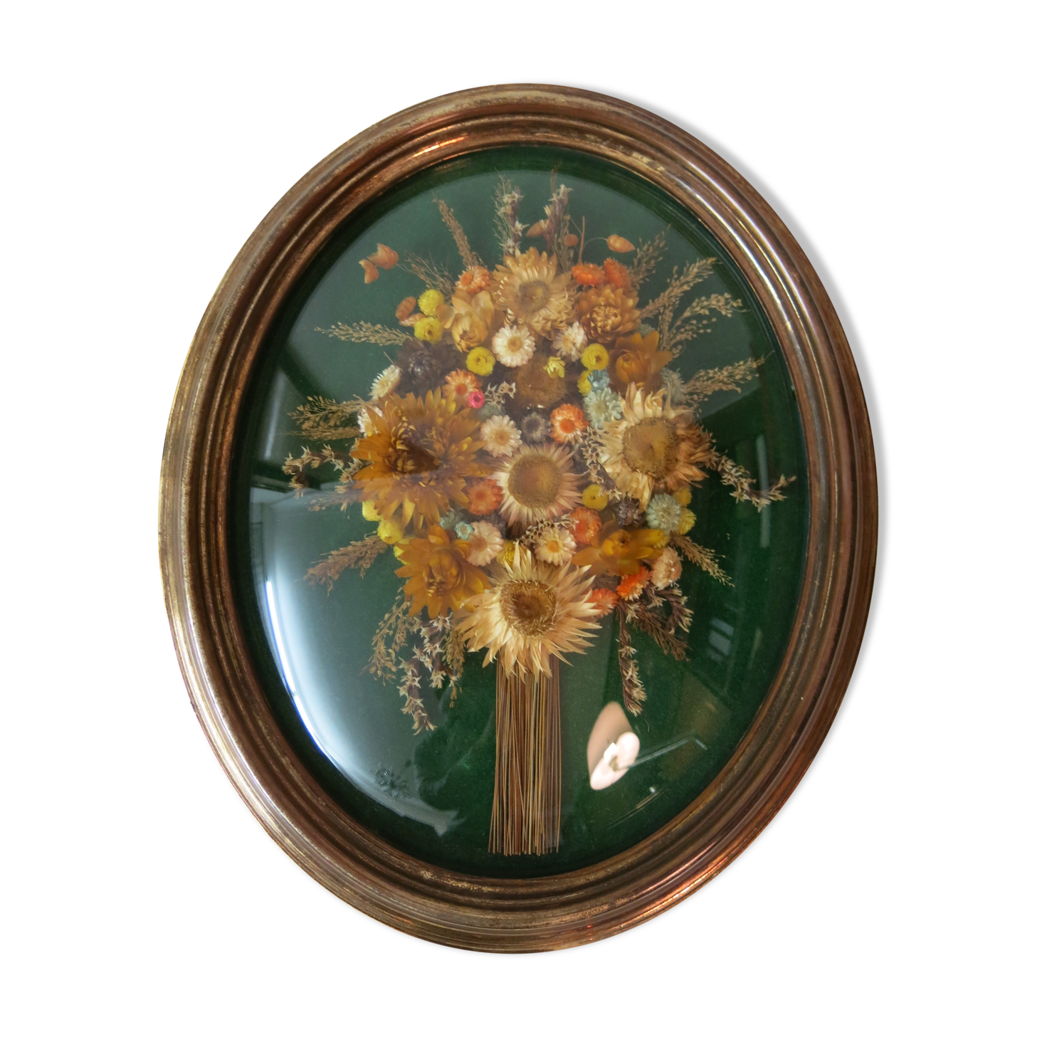 Domed glass frame with its bouquet of dried flowers