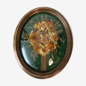 Domed glass frame with its bouquet of dried flowers