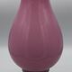 Vase vintage en opaline rose sur pied blanc 36,8 cm