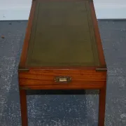 Table Basse Bevan Funnell avec Plateau en Cuir Vert