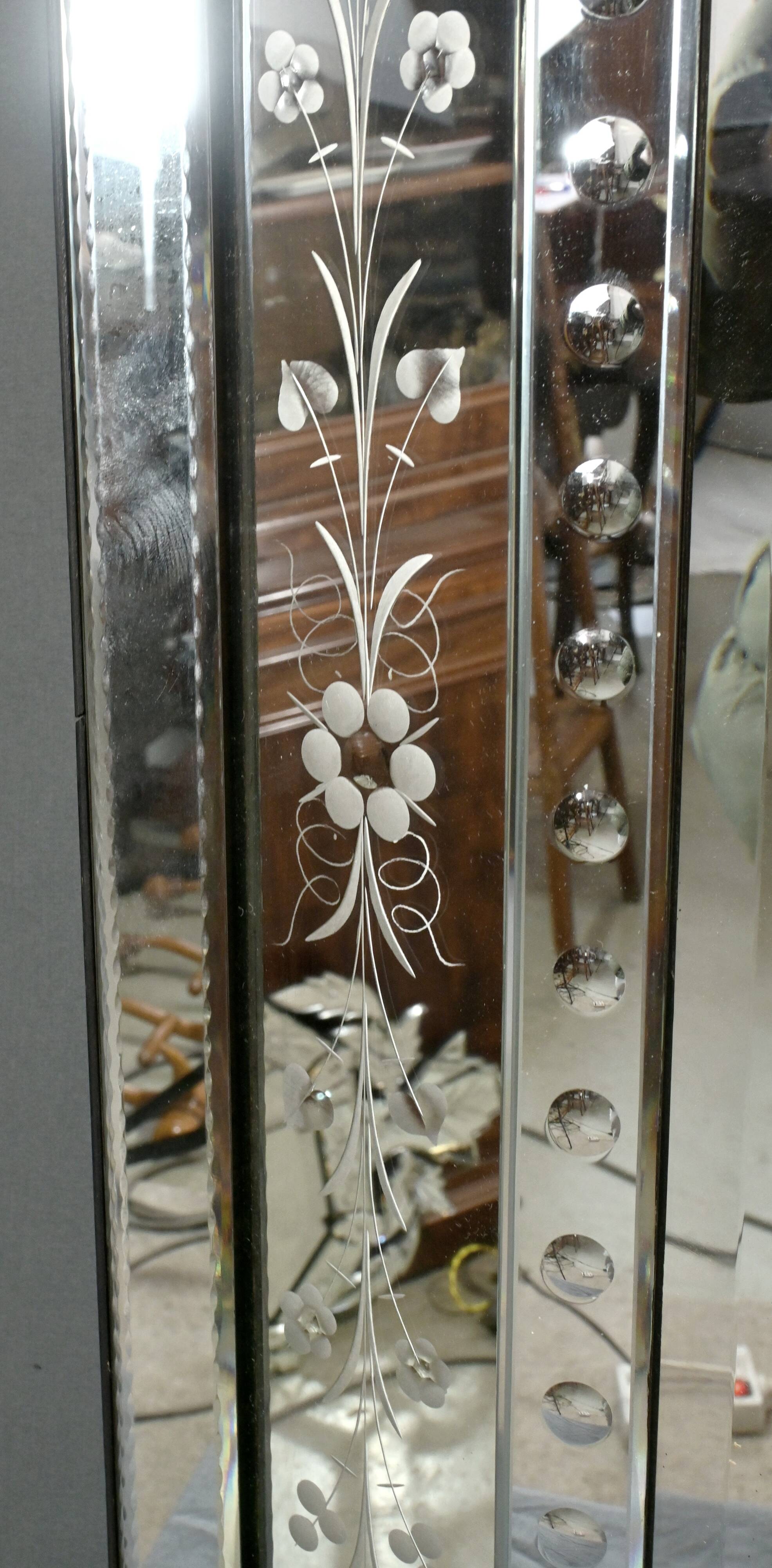 Important Venetian Mirror with Pediment, Italy – Early 20th Century