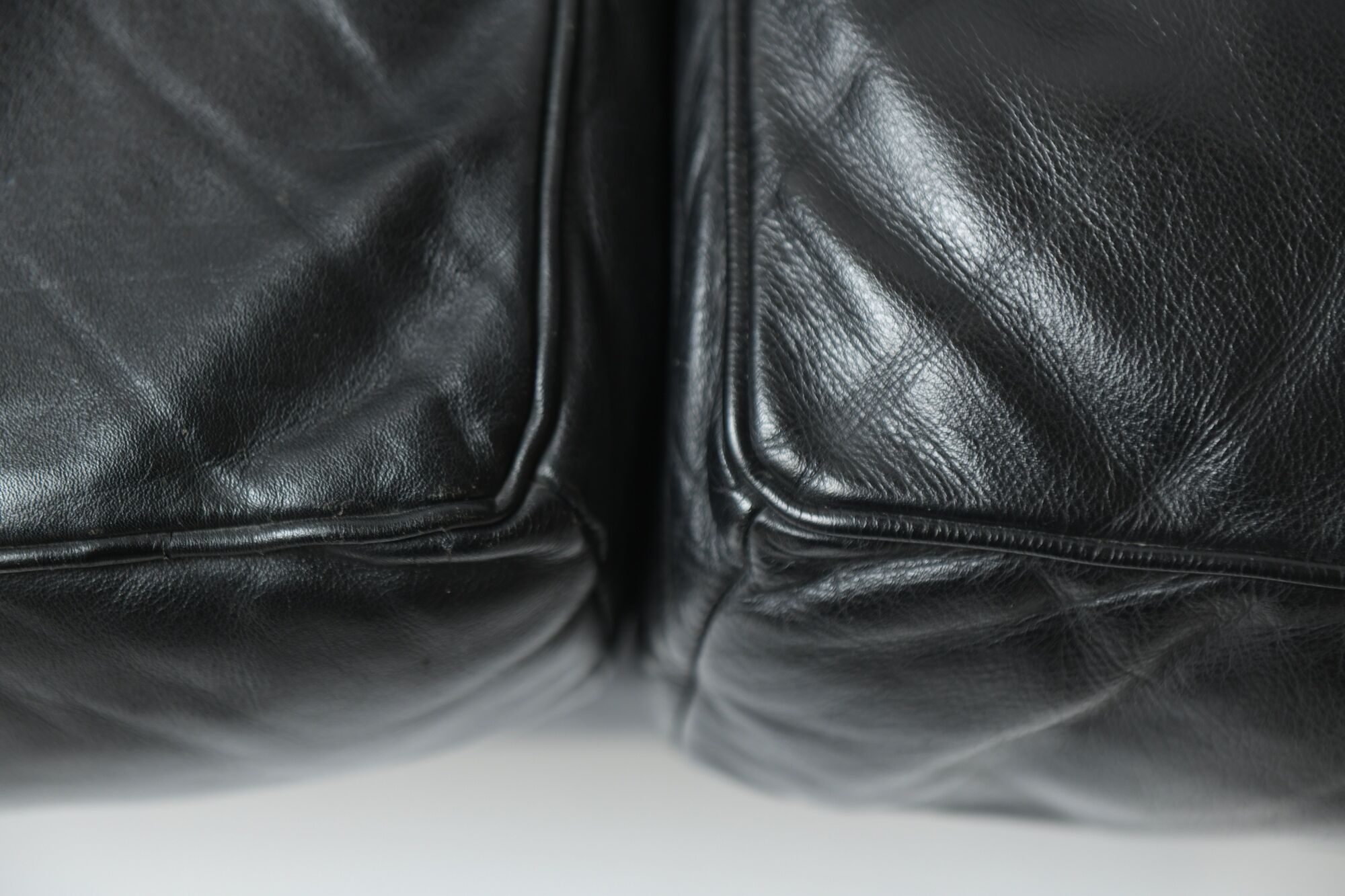 Vintage LC-2 in black leather by Le Corbusier, Jeanneret & Perriand for Cassina